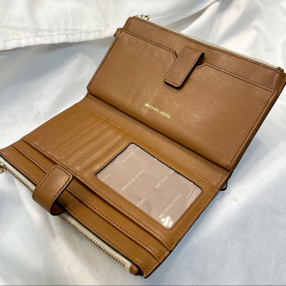 Michael Kors Double Zip Wallet with Cream Signature MK logo/print - Picture 2 of 10